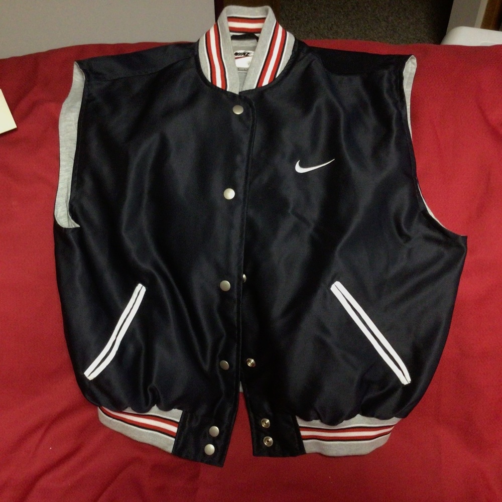 - NIKE youth vest